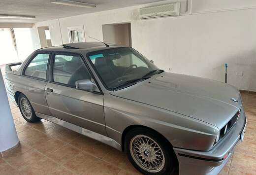 BMW 1 propriocarnet d entretienpas restauré