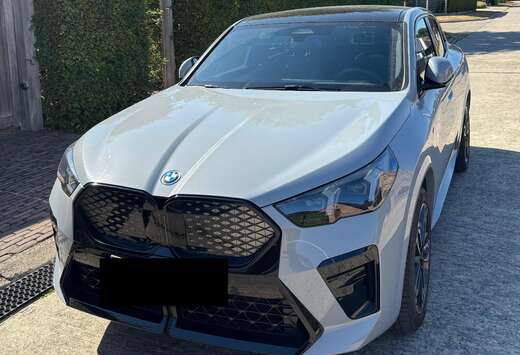 BMW iX2 66.5 kWh xDrive30