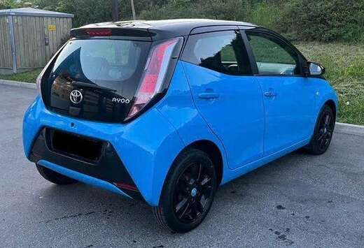Toyota Année 2016 Bleu Métallisée