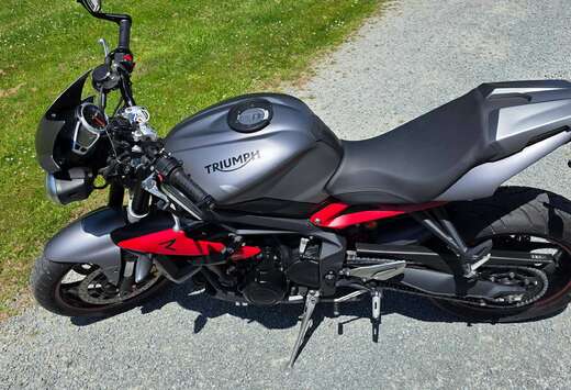 Triumph R