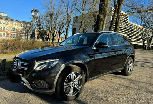 Mercedes-Benz d 4Matic 9G-TRONIC PANO/ LEDER/ XENON