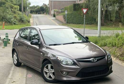 Hyundai 1.6 CRDI carnet d’entretien !! pret a immat