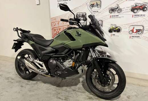 Honda NC750X DCT nieuwste model met extra\'s
