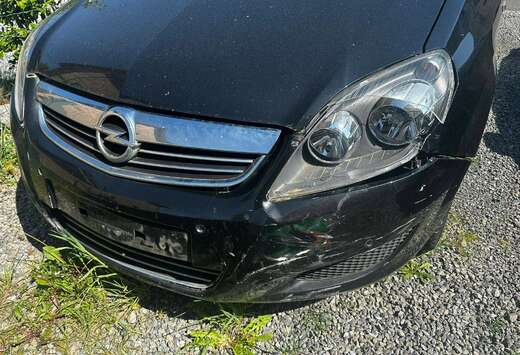 Opel Zafira 1.9 DTL CDTi Cosmo DPF