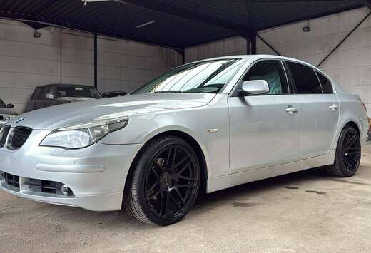 BMW  525iA Exclusive Line