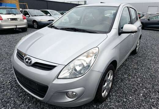 Hyundai 1.1 CRDi Comfort (Prêt à Immatriculer)