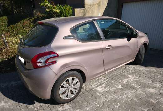 Peugeot 208 1.2i Allure