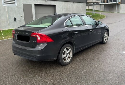 VOLVO S60 II (2) 2.0 D3 150 R-DESIGN GEARTRONIC