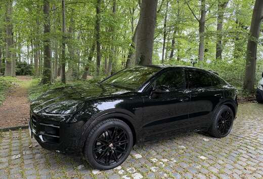 Porsche Coupé E-Hybrid 3.0 Turbo V6 Black Edition (3 ...