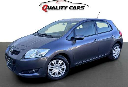 Toyota 1.4i   65.000 KM    Navi  CarPlay  Garantie