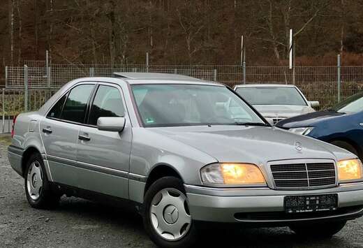 Mercedes-Benz Oldtimer Elegance C220