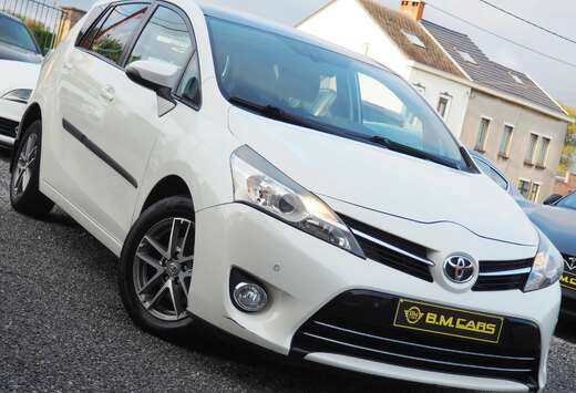 Toyota 1.6 D-4D DYNAMIC GPS-PANO-CLIM-CAM-EXPORT