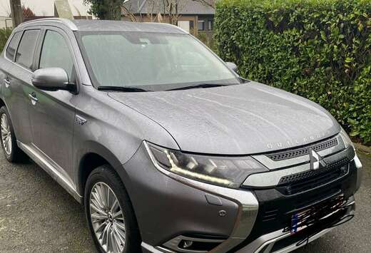 Mitsubishi 2.4 4WD Plug-In Hybrid