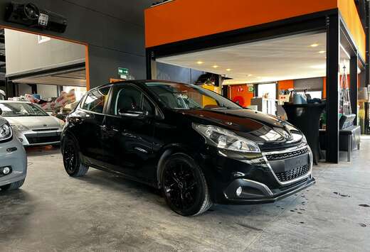 Peugeot 208 1.2i Allure