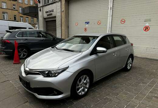 Toyota Auris HYBRIDE 1.8i HSD Business E-CVT