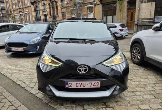 Toyota Aygo x-shift x-sky