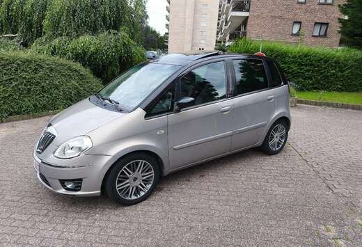 Lancia 1.4 16v Platino B-Colore