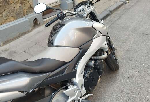 Suzuki Naked