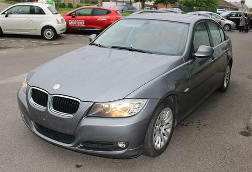 BMW 320i *HANDELAAR-MARCHAND - EXPORT*