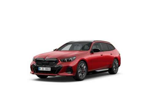 BMW i5 M60 Touring M Sport Pro | B&W | PANO | TOWB |
