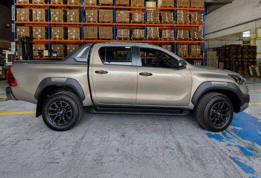 Toyota FULL OPTION Invincible