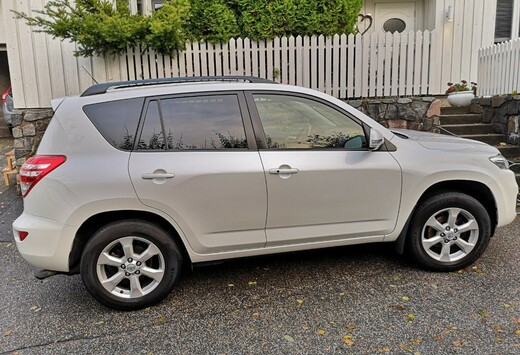 TOYOTA RAV 4