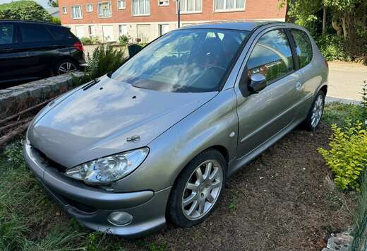 Peugeot 206 1.6i 16v XS