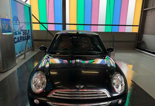 MINI Mini One Cabrio Sidewalk