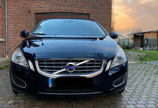 Volvo D5 AWD Geartronic Momentum