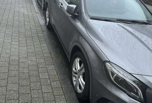 Mercedes-Benz Avec Le Carte Passe