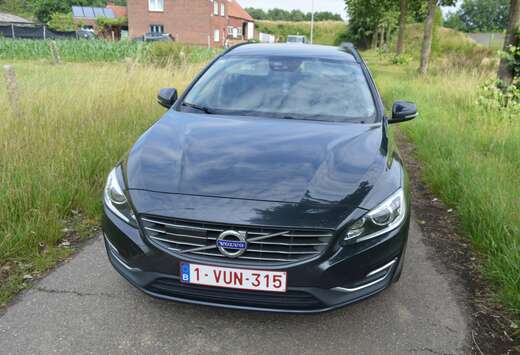 Volvo V60 2.0 T4 Momentum R-Design