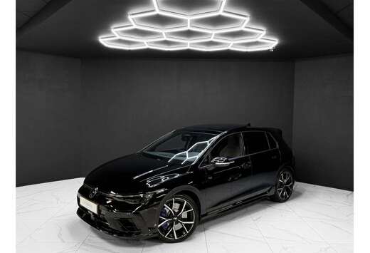 Volkswagen R Performance / Akrapovic / 360 / Head UP  ...