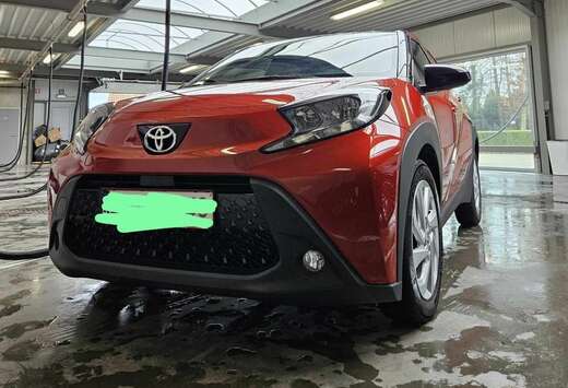 Toyota x