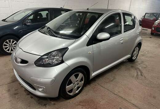 Toyota 1.0 VVT-i Les Bleus MMT