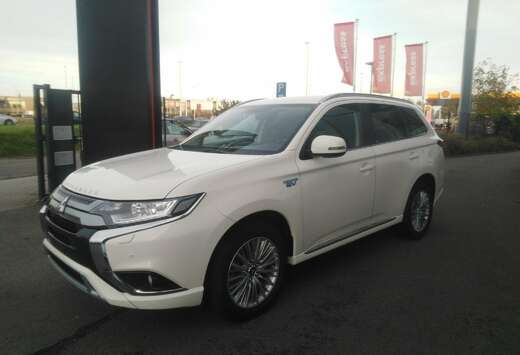 Mitsubishi 2.4i 4WD PHEV Intense SDA