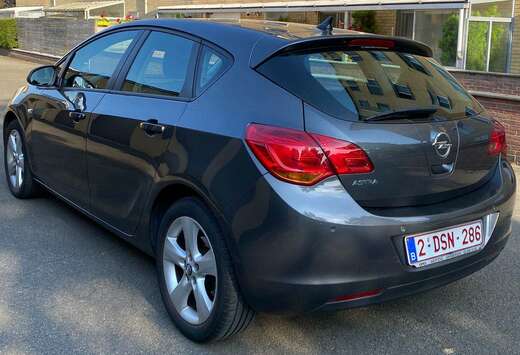 Opel Astra 1.6 Design Edition