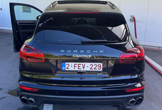 Porsche Cayenne 3.0i V6 PHEV S Tiptronic S (306 kW)