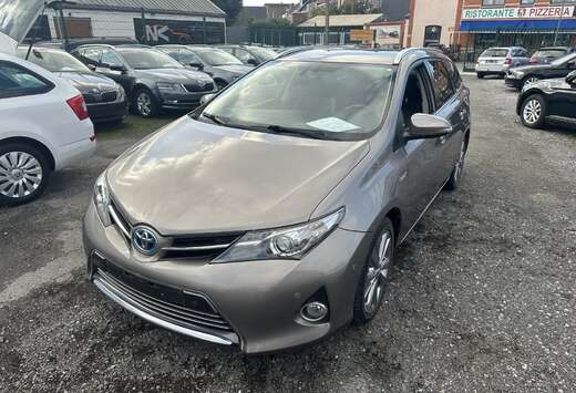 Toyota SW 1.8i HSD Premium CVT