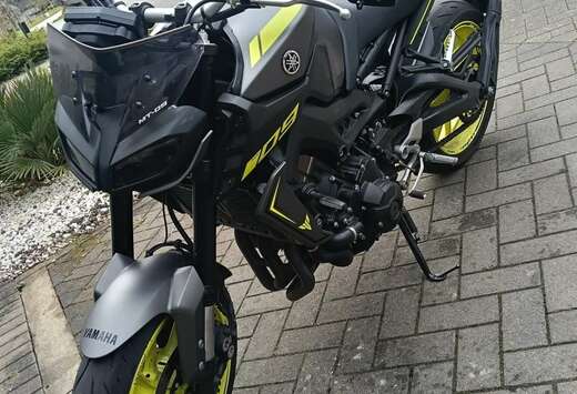 Fluo Akrapovic