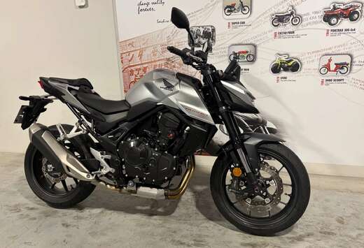 Honda Hornet in prachtstaat met quikshifter