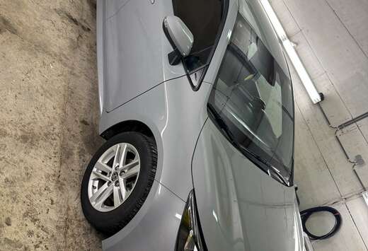 Toyota Hybrid 2.0 Premium e-CVT