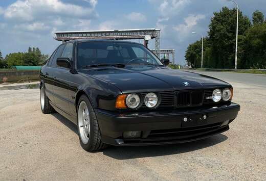 BMW E34 M5