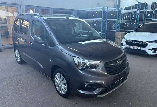 Opel Combo 1.2 met panoramisch dak