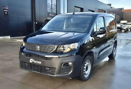 Peugeot 1.5 BlueHDi 100 MAN6 3pl /Camera/Carplay/GPS