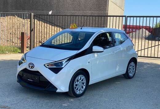 Toyota 1.0i VVT-i x-play II automatique  carplay-andr ...