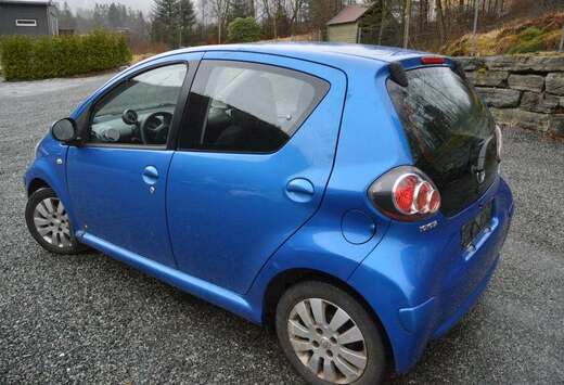 Toyota Aygo 1.0i VVT-i Car Dance