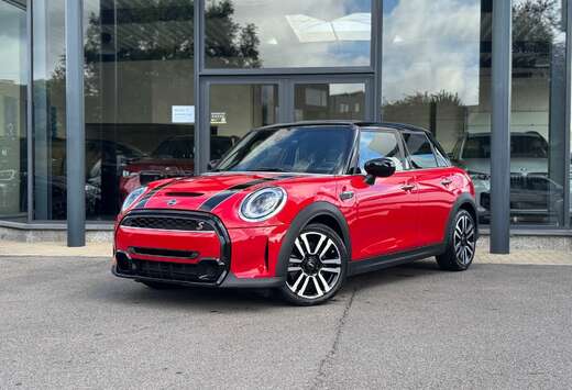 MINI 5-deurs AUT. / CAM / LEER / NAVI / KEYL / CARPLA ...