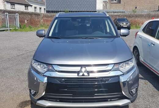 Mitsubishi 2.0i 4WD Instyle Premium CVT