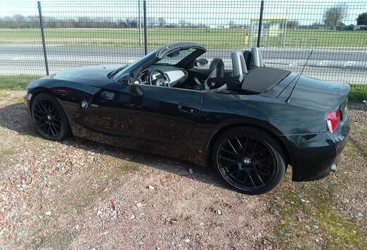 BMW 2.0i M- sportstuur en sportzetels leder zwart