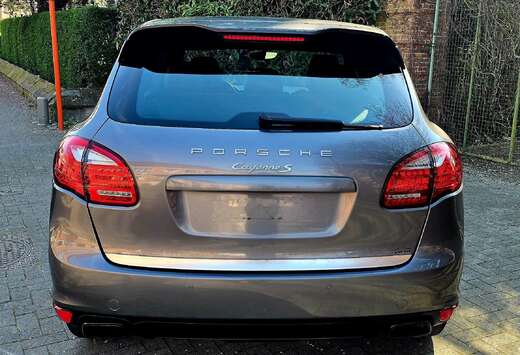 Porsche Cayenne 3.0i V6 Hybrid Tiptronic S